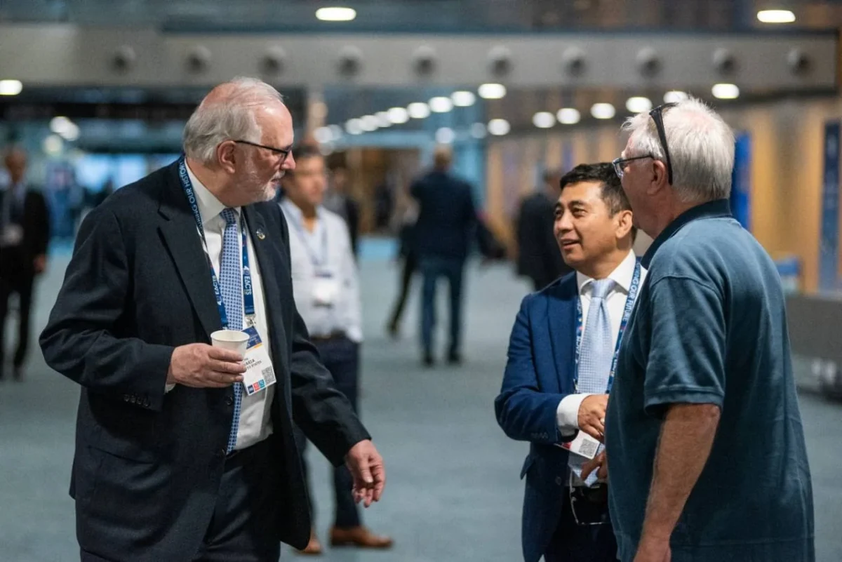 Participantes conversando no EACTS 2026 em imagem da galeria Cardiomed