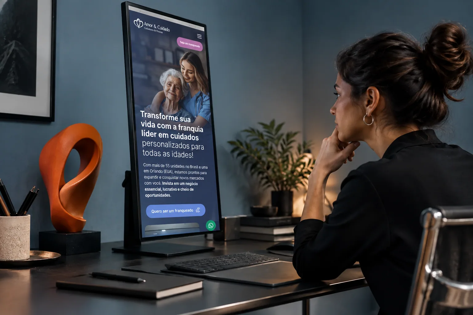 Montagem editorial baseada em captura do site real de Amor & Cuidado, sem indicação da tecnologia utilizada