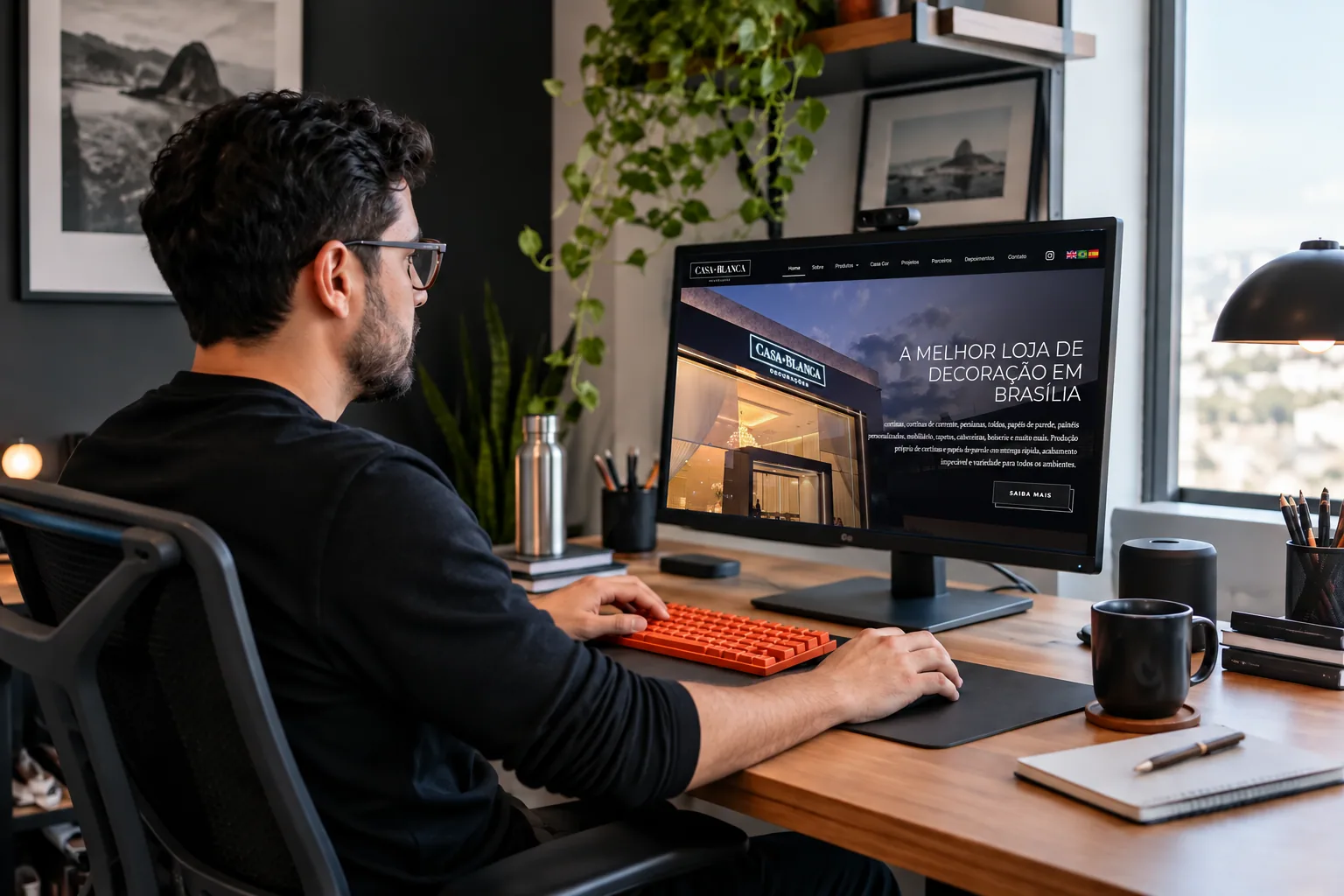 Montagem editorial baseada em captura do site real de Casa Blanca Decorações, sem indicação da tecnologia utilizada